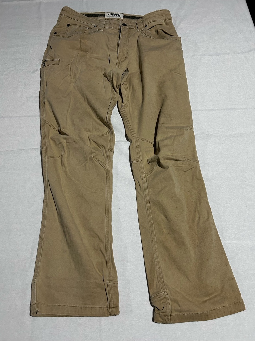 Mountain Khakis Men's Cargo Pants in Khaki Tan